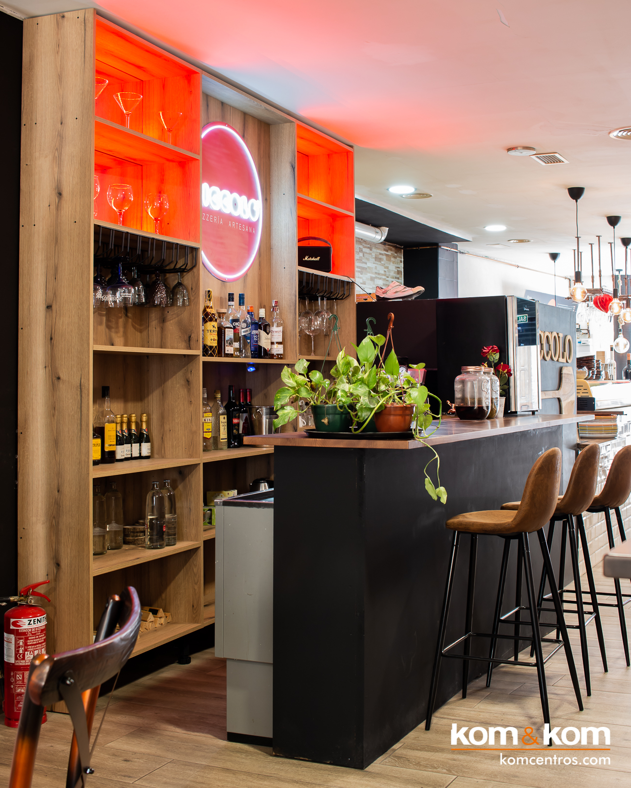 Barra y Botellero hecho a medida para Bar Restaurante Pizzería Yecla